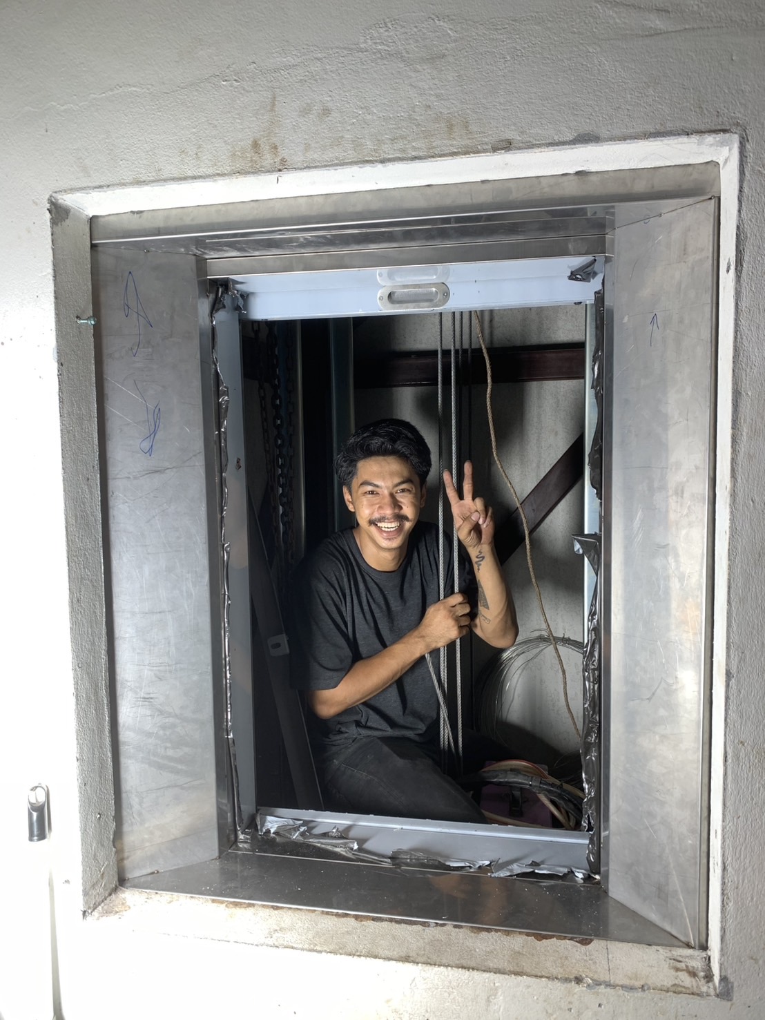 DUMBWAITER 8